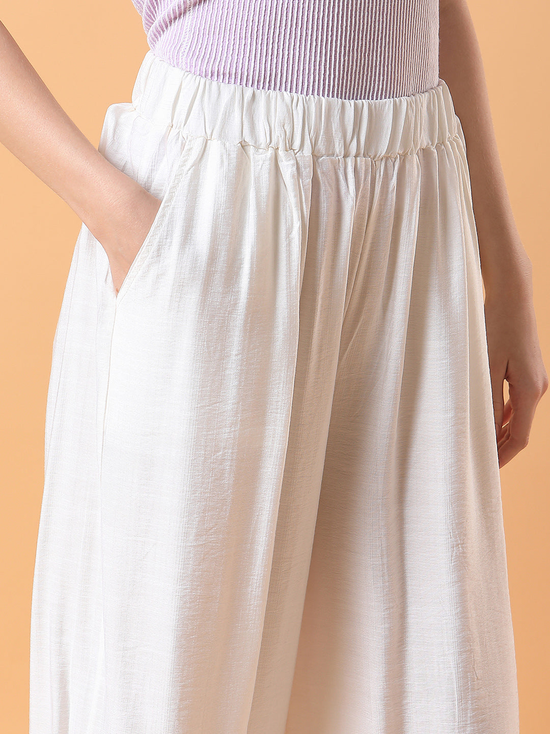 Women Solid Off White Pleated Loose Fit Trouser