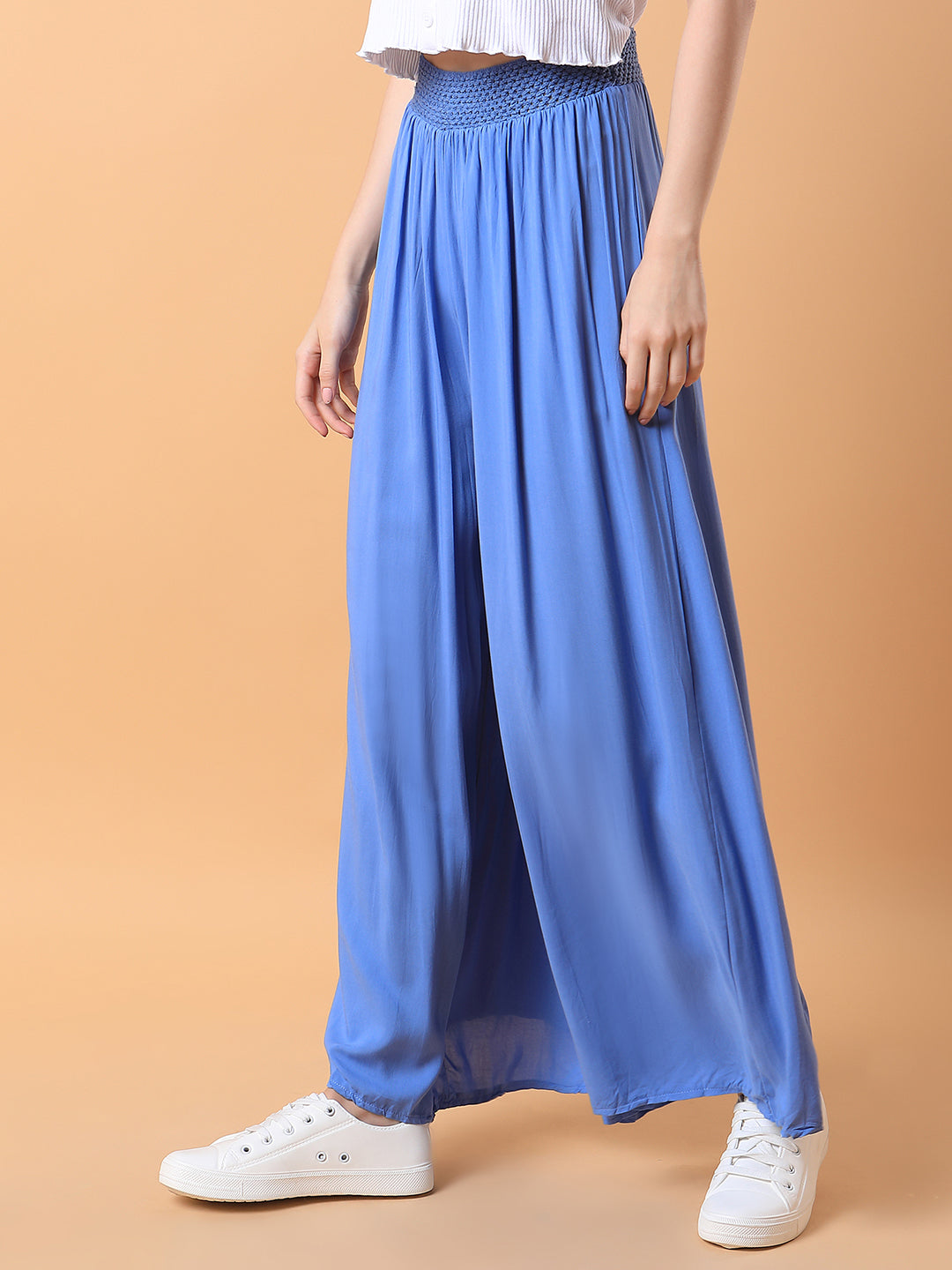 Women Solid Blue Pleated Loose Fit Trouser