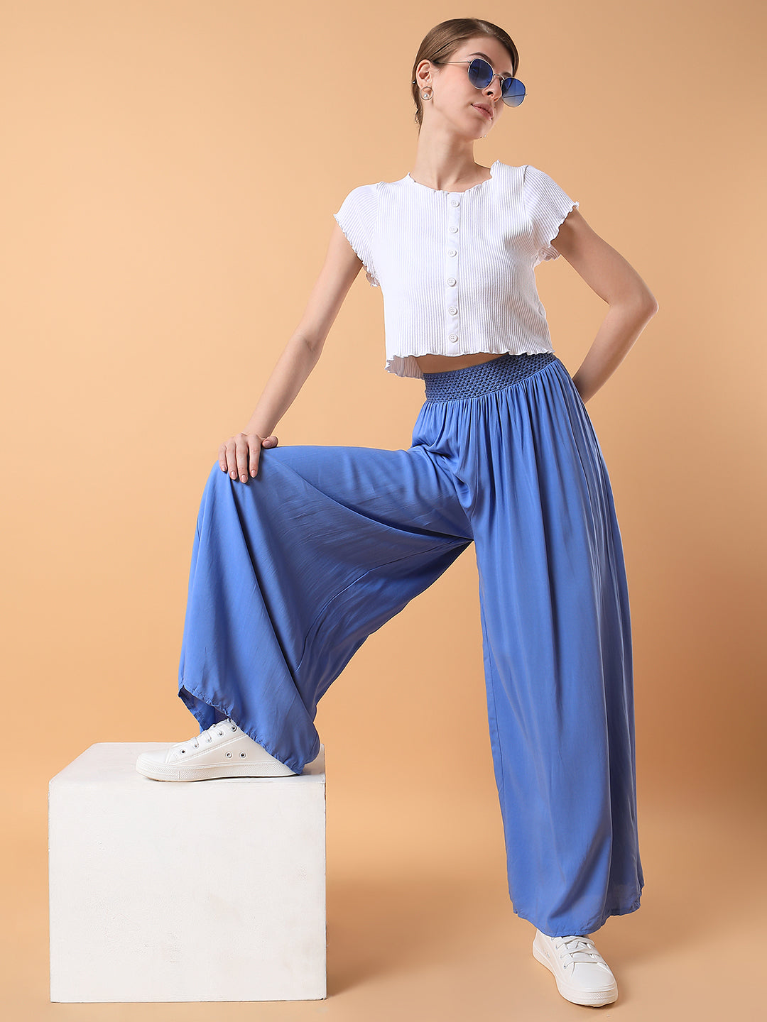 Women Solid Blue Pleated Loose Fit Trouser