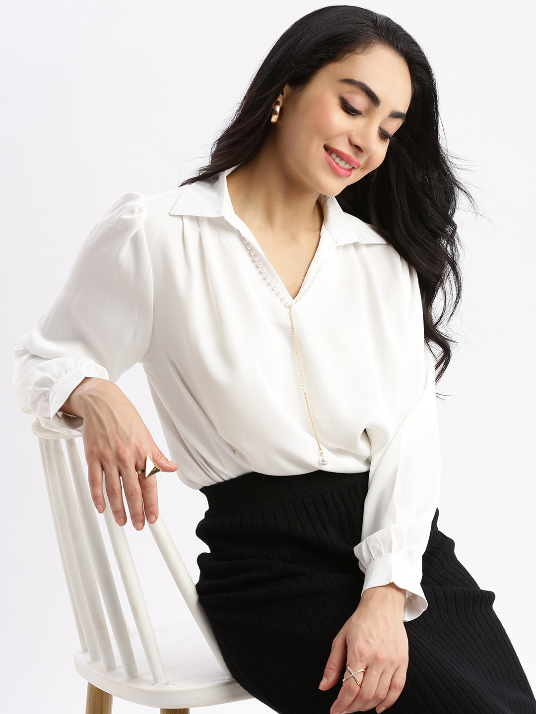 Women Solid White Top with Neck Chain