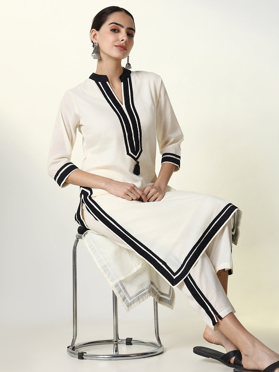 Women Solid Off White Straight Kurta Set