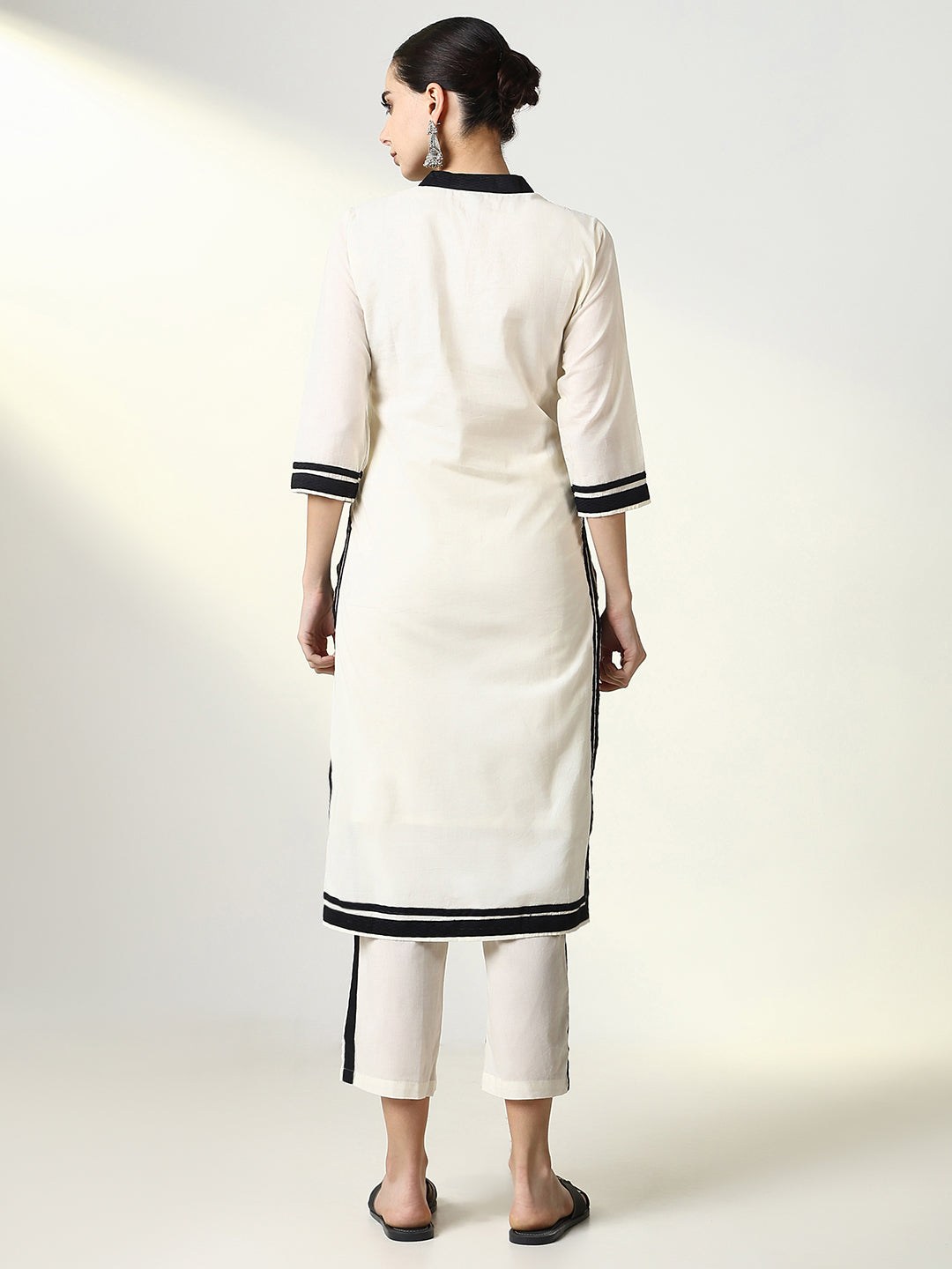 Women Solid Off White Straight Kurta Set