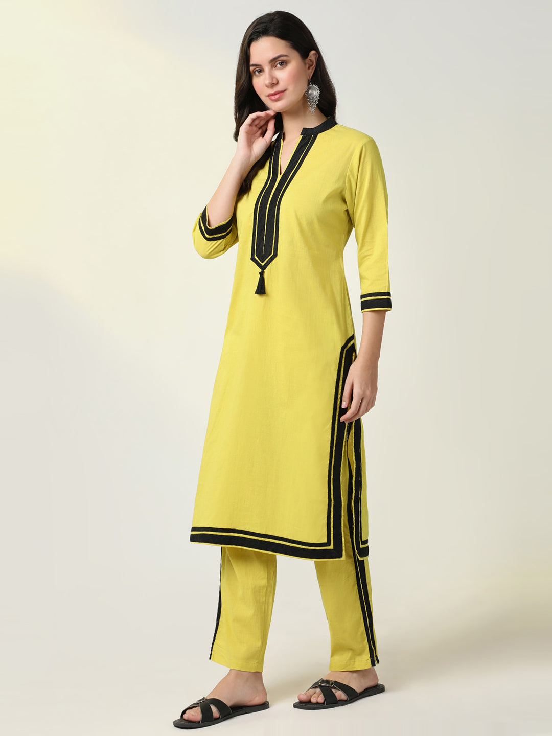 Women Yellow Solid Straight Kurta Set