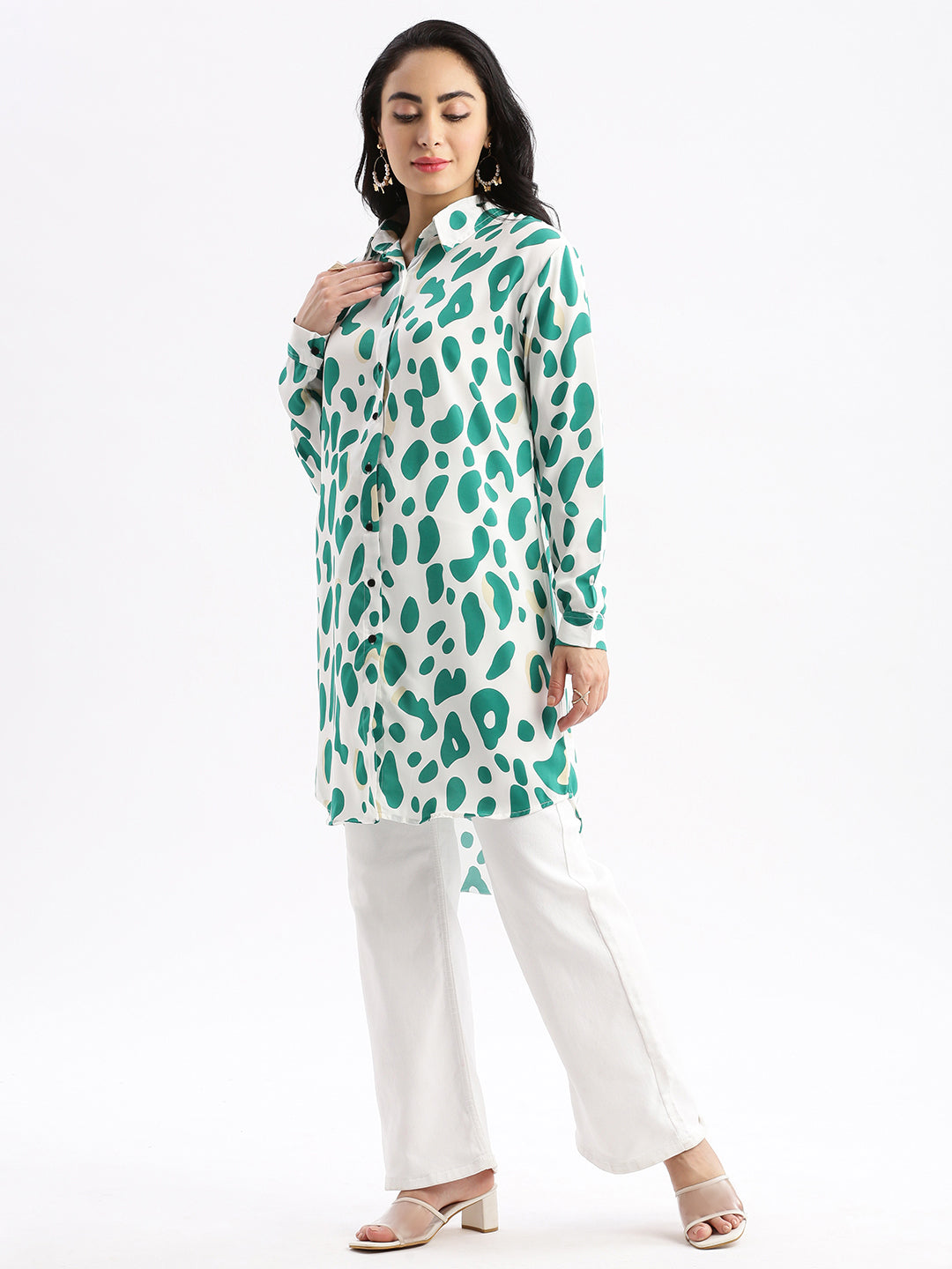 Women Abstract White Slim Fit Shirt