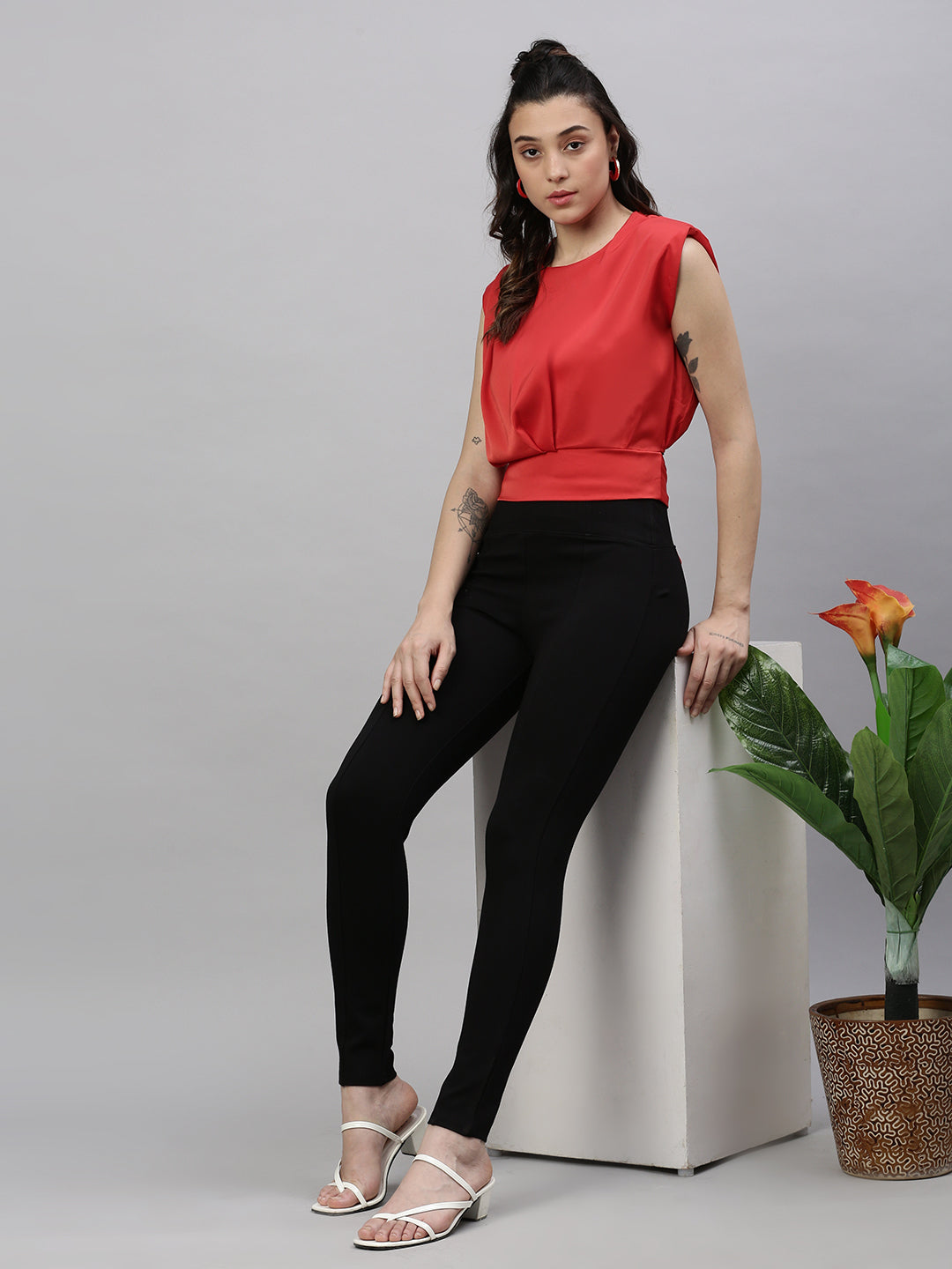 Women Solid  Black Slim Fit Jeggings