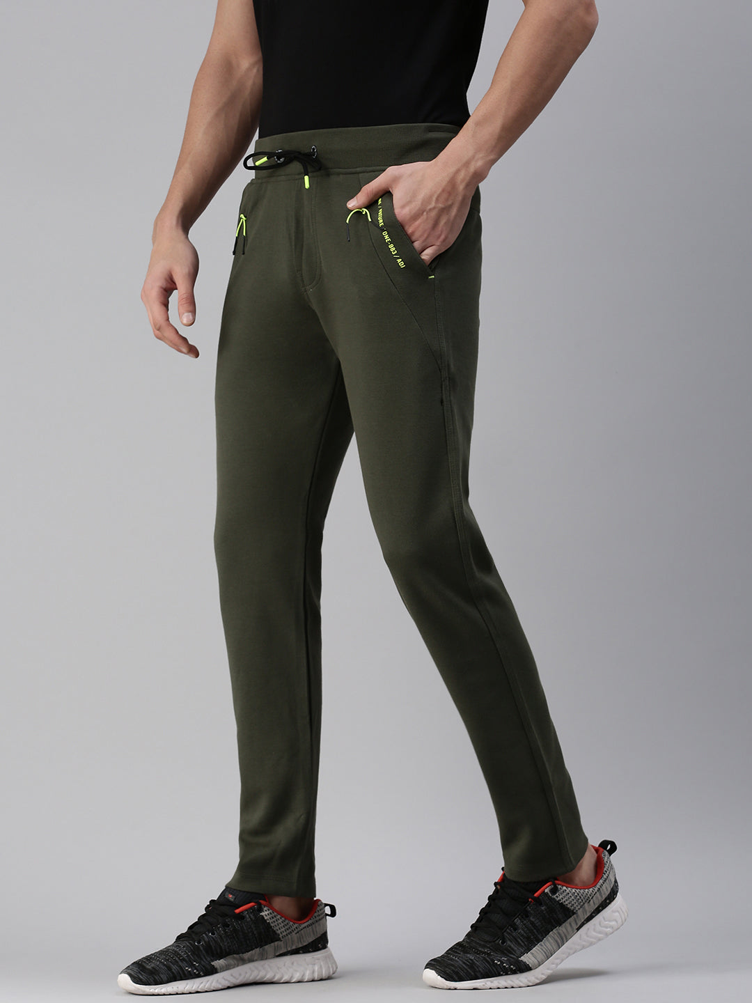 Men Solid Olive Straight Fit Trackpant
