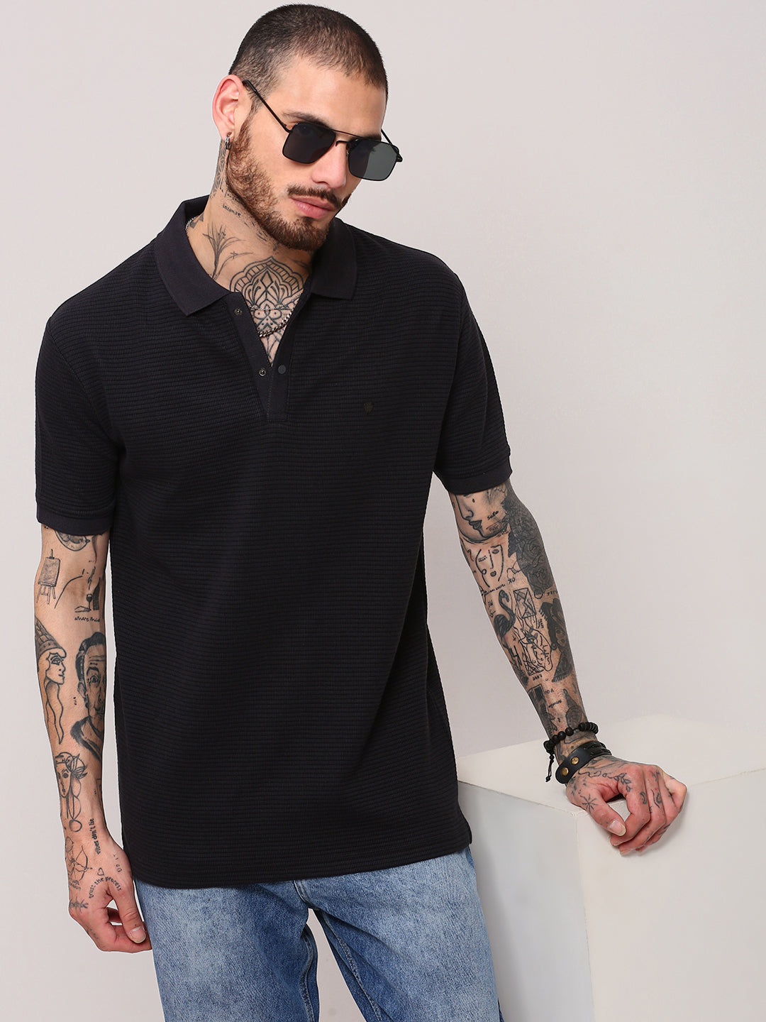 Men Black Solid Relaxed Fit T Shirt