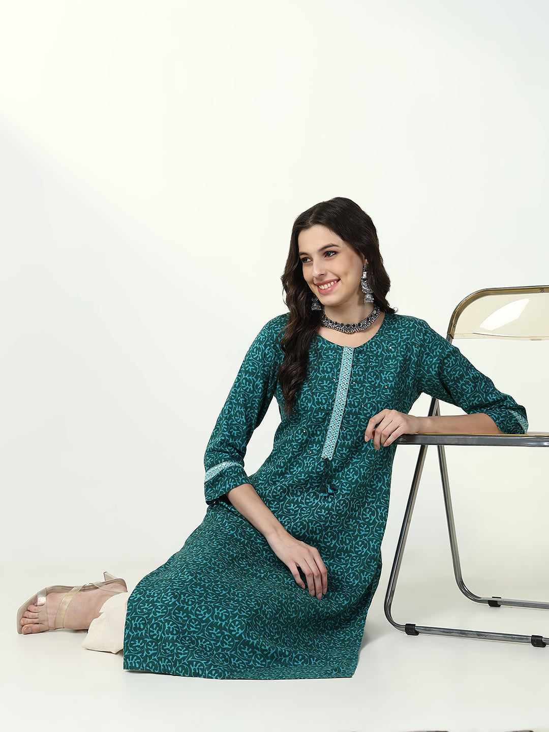 Women Green Graphic Straight Kurta