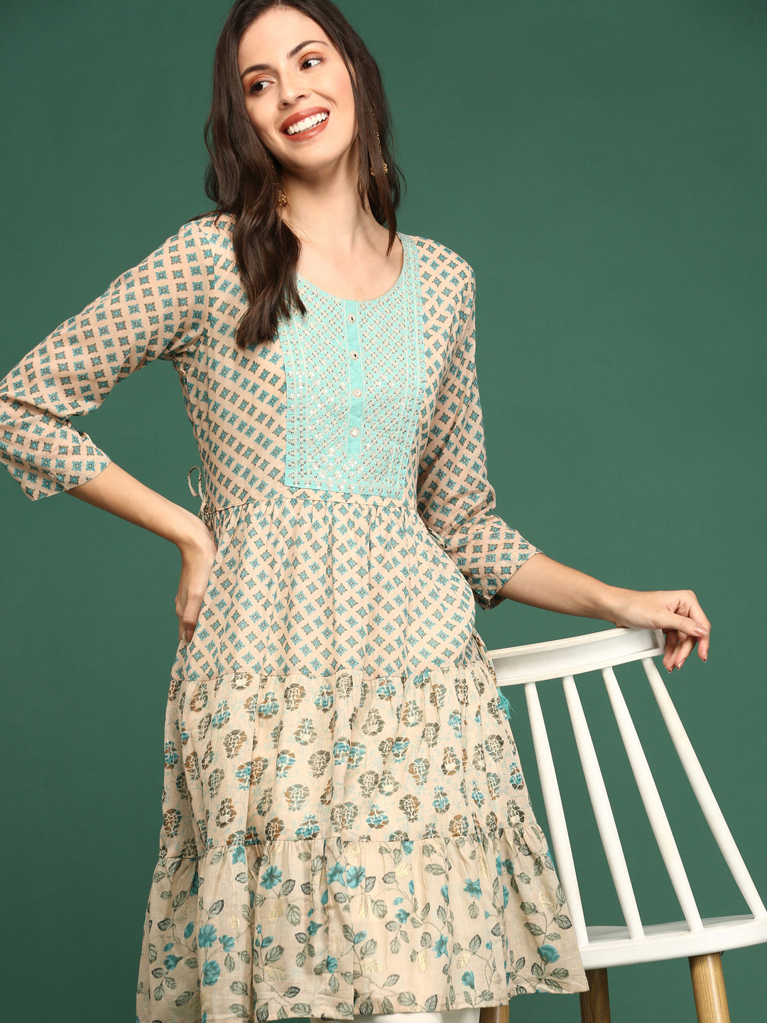 Women's Beige Solid Straight Kurta