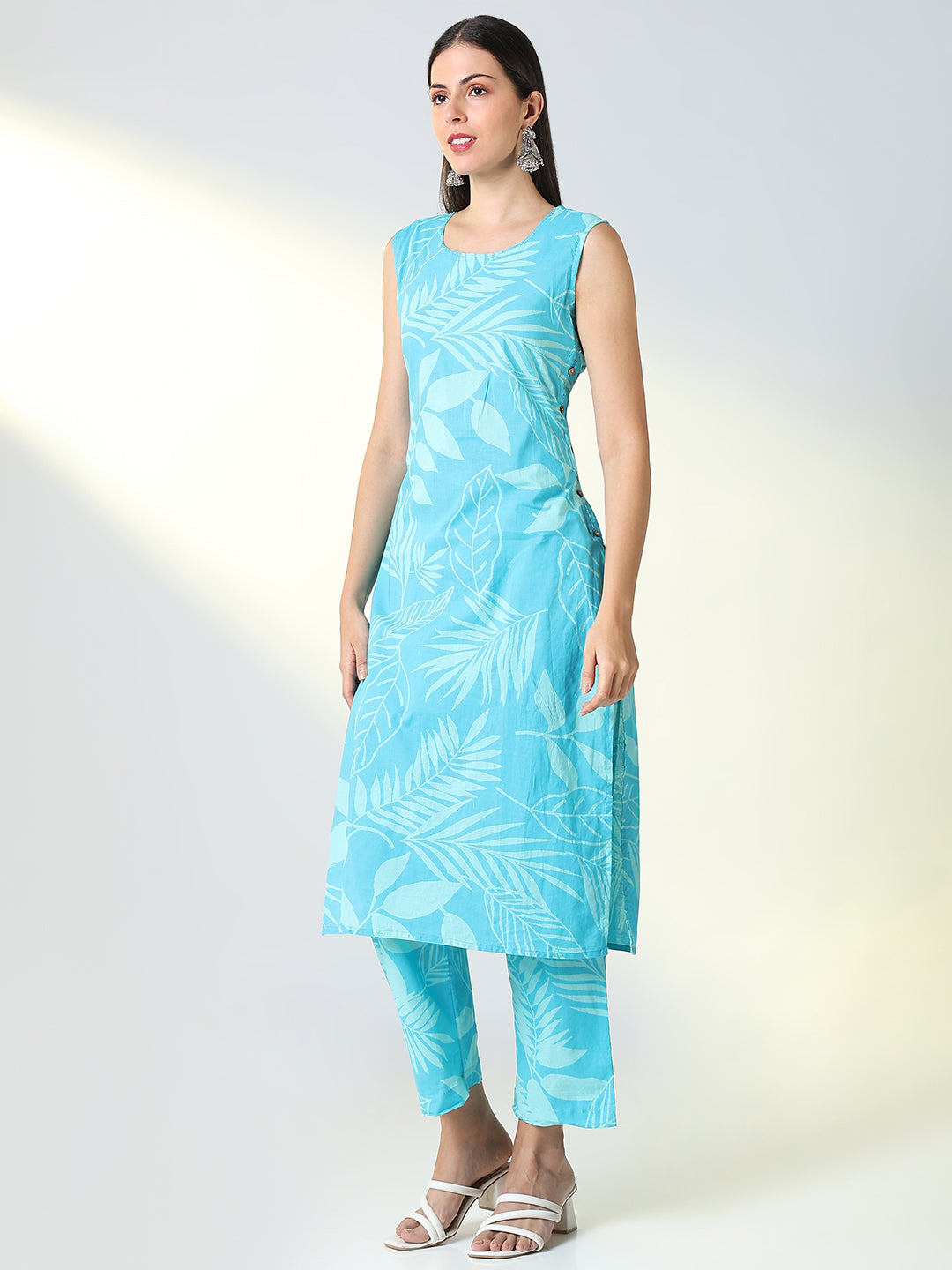 Women Blue Floral Straight Kurta Set