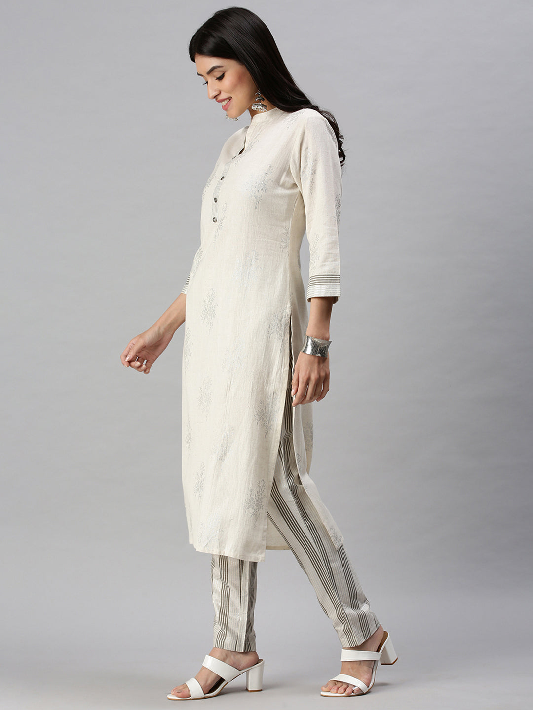 Women Straight Off White Printed Kurta and Trousers