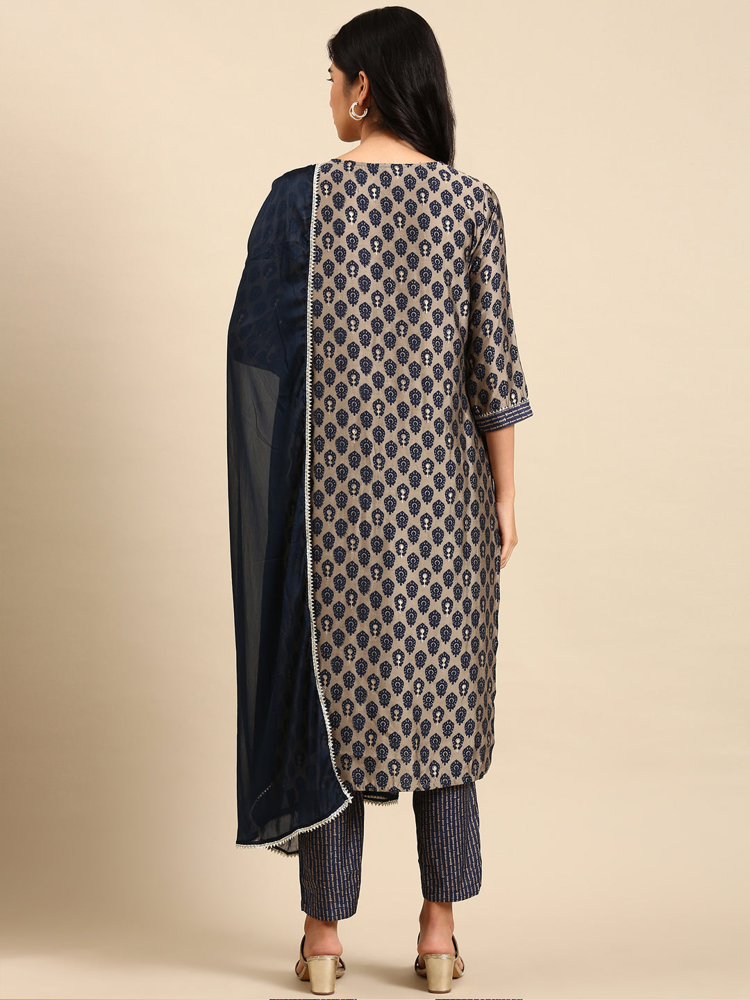 Women Graphic Grey Straight Kurta Set with Dupatta