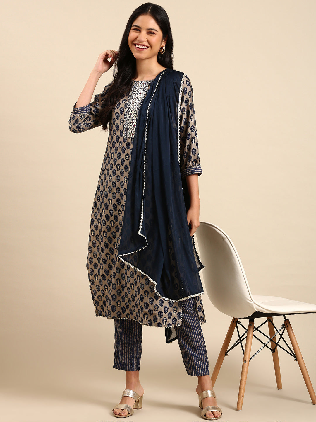 Women Graphic Grey Straight Kurta Set with Dupatta