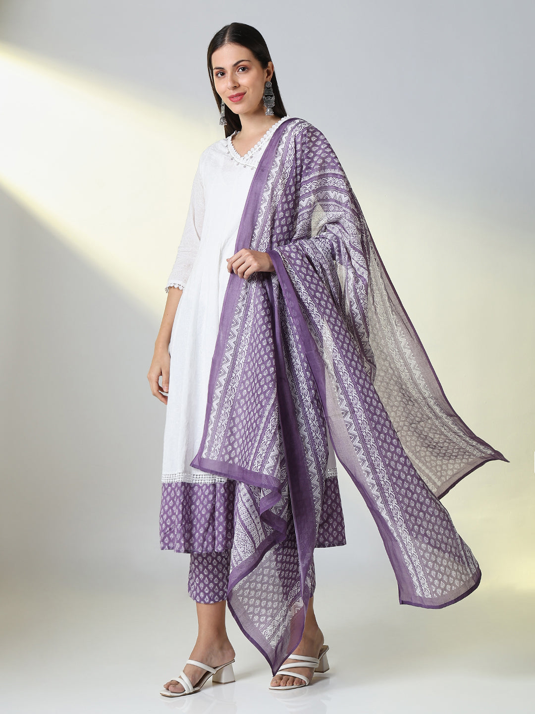 Women White Graphic Kurta Set with Dupatta and Inner