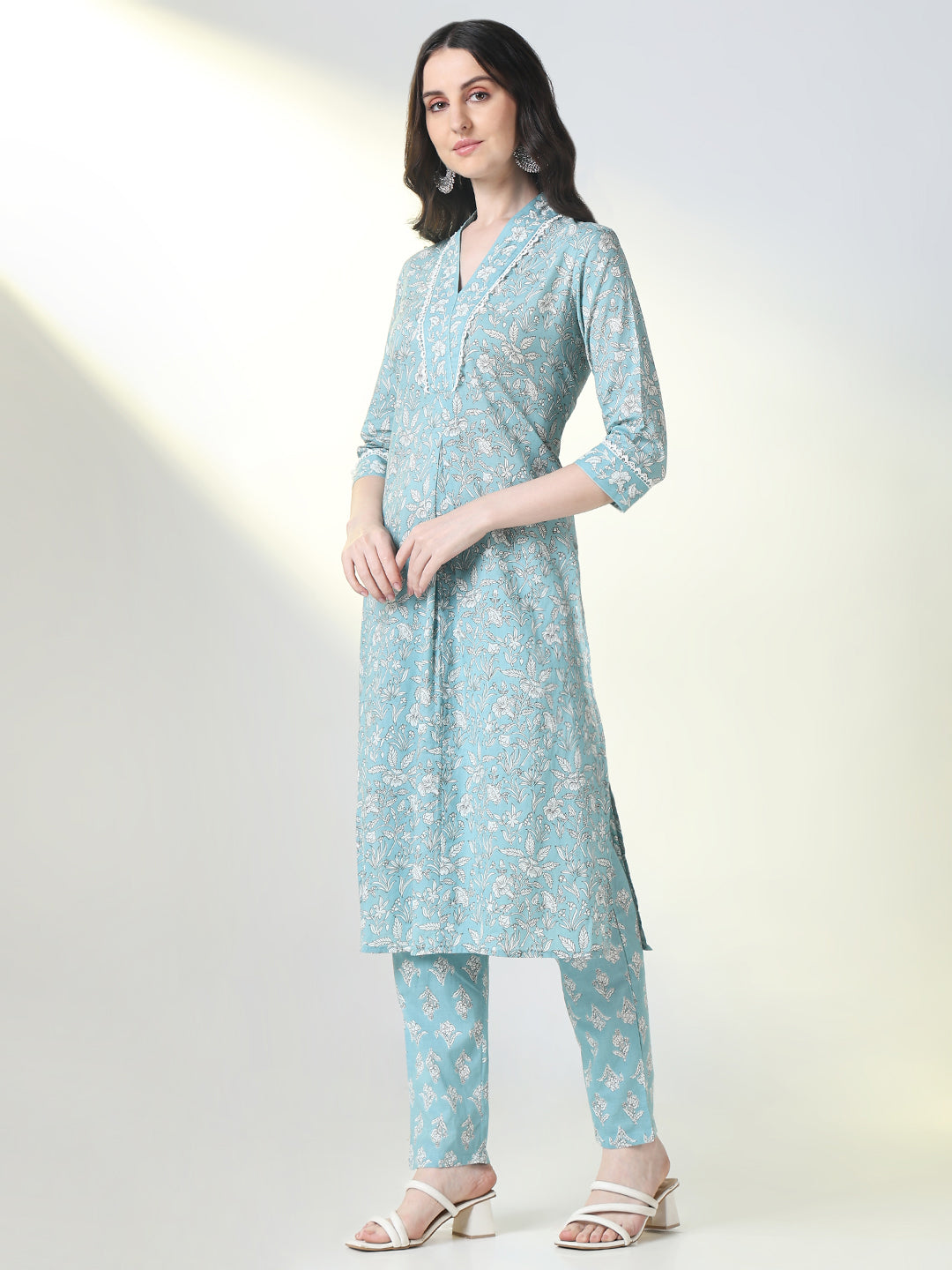 Women Blue Floral Straight Kurta Set with Dupatta