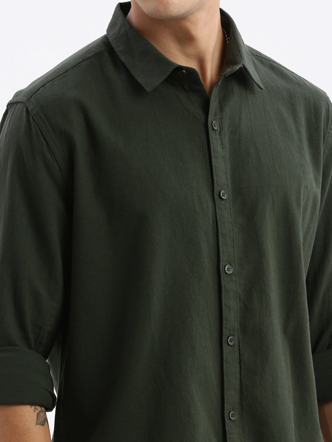 Men Spread Collar Solid Slim Fit Green Shirt