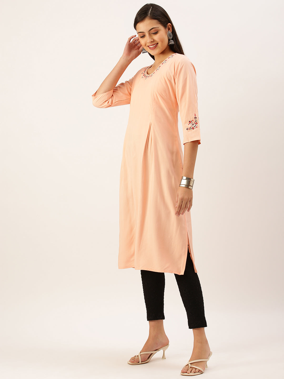 Women Embroidered Peach Straight Kurta