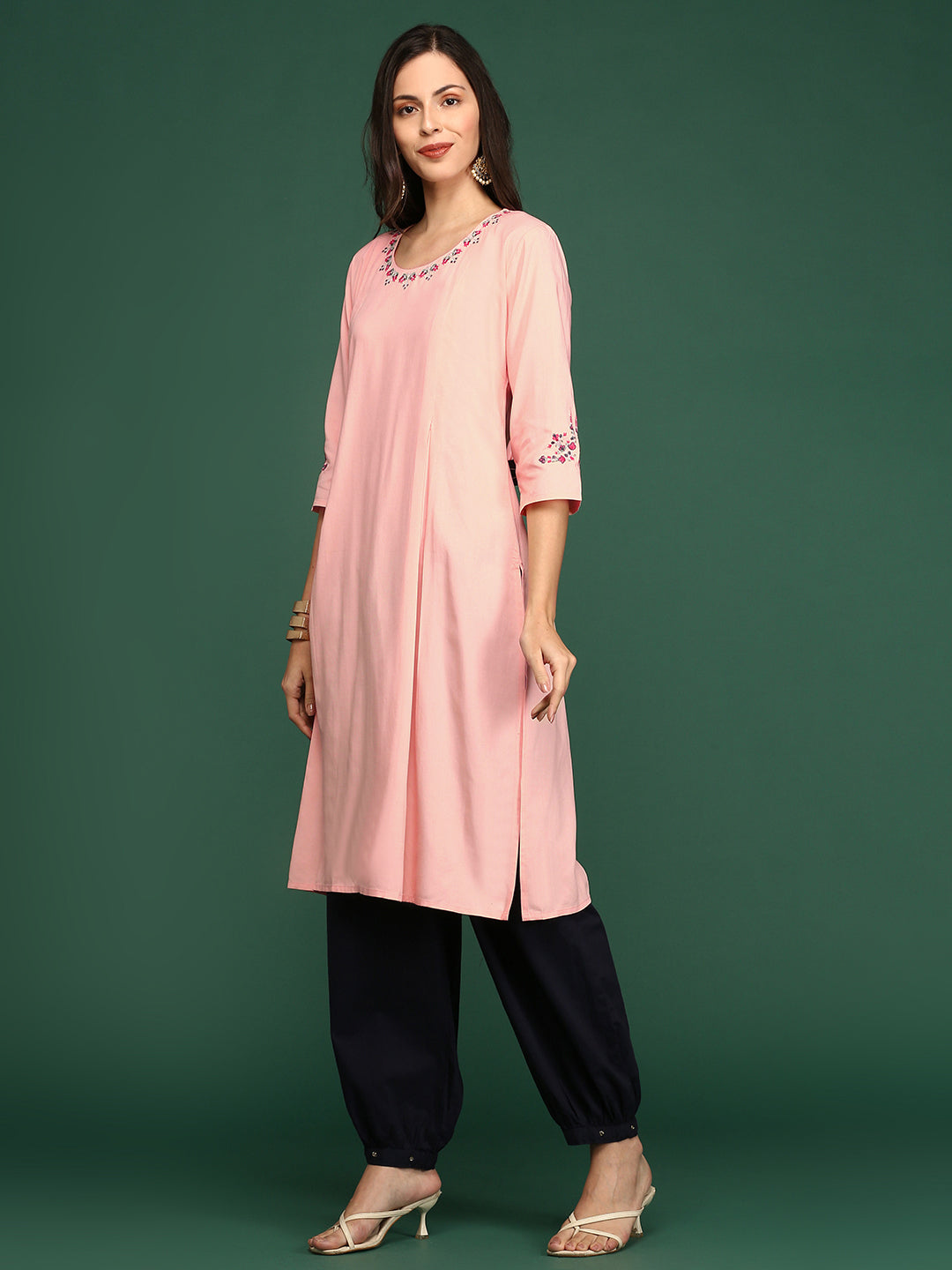 Women Embroidered Peach Straight Kurta