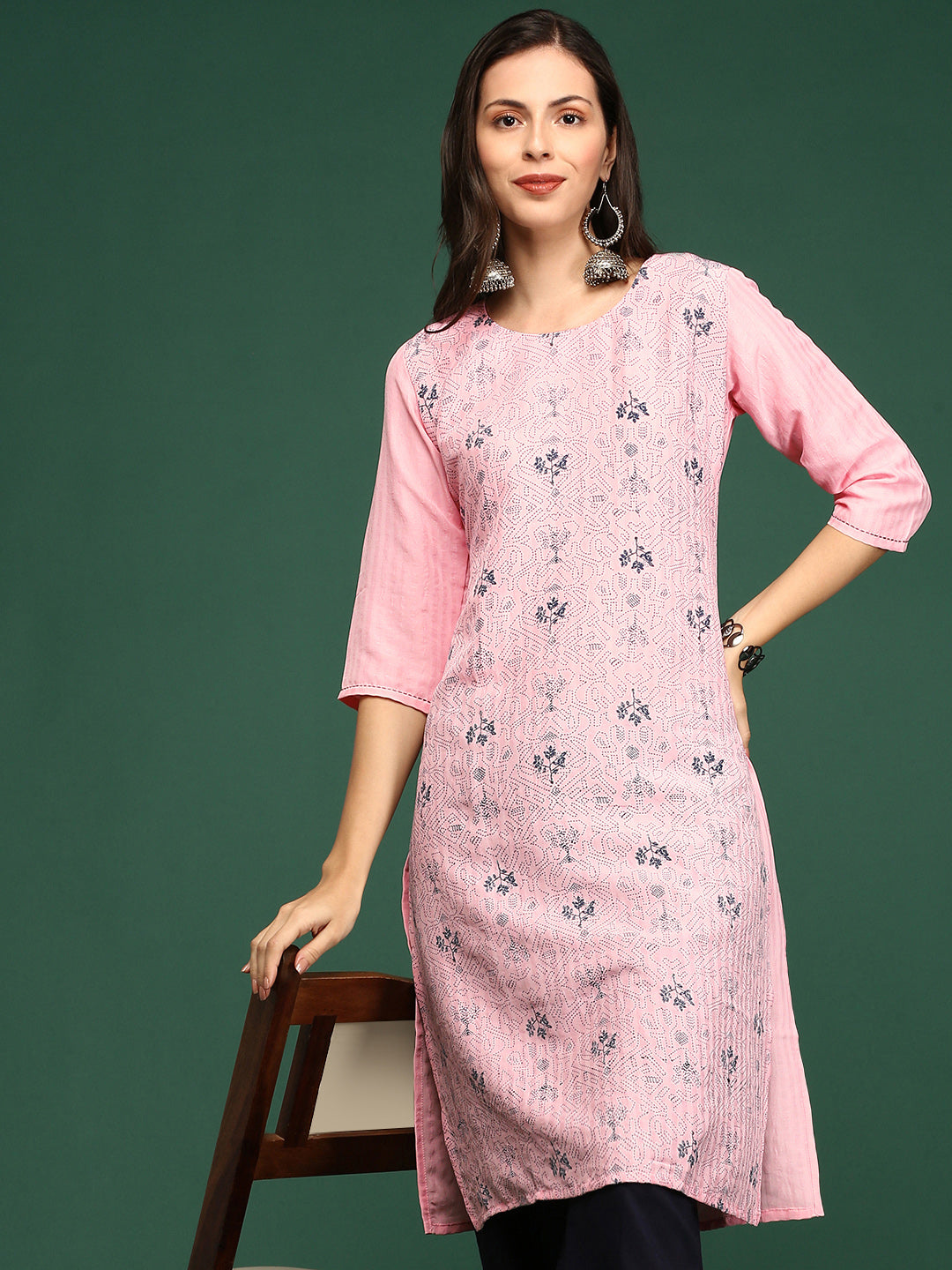 Women Pink Geometrical Straight Kurta