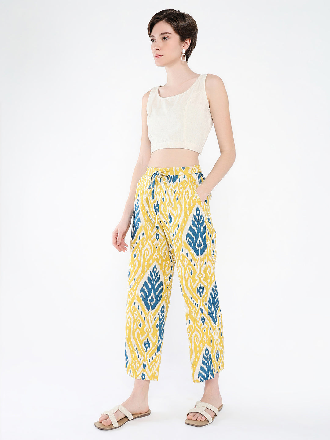 Women Yellow Printed Co Ords Set with Inner Top