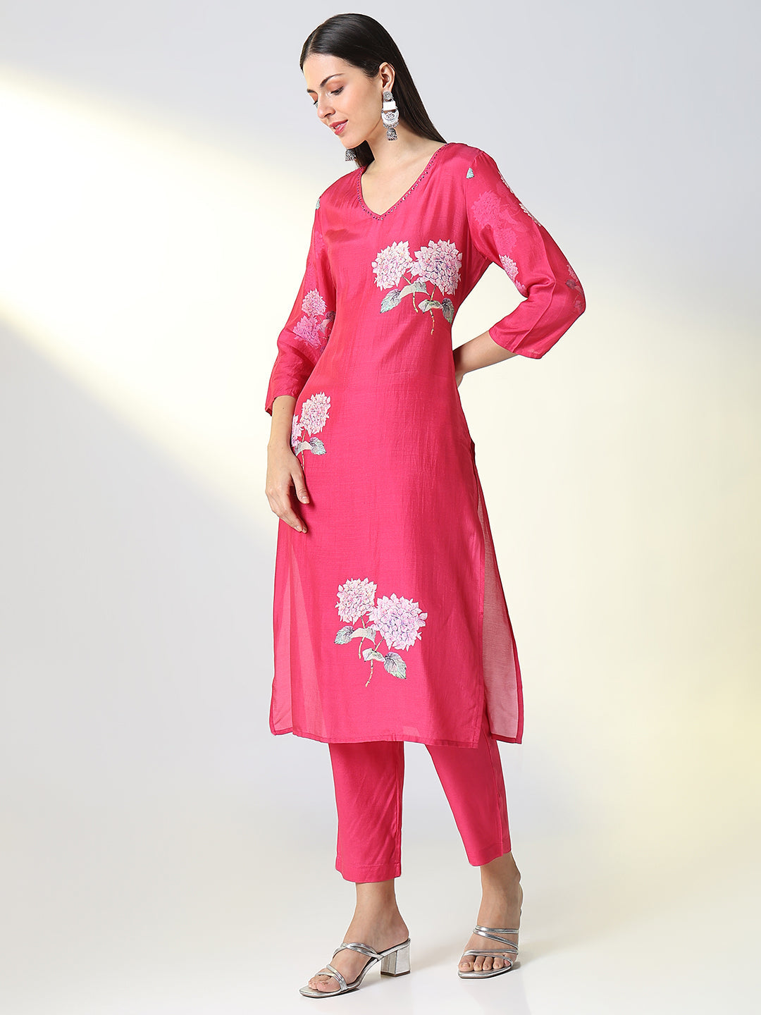 Women Pink Floral Straight Kurta Set with Dupatta