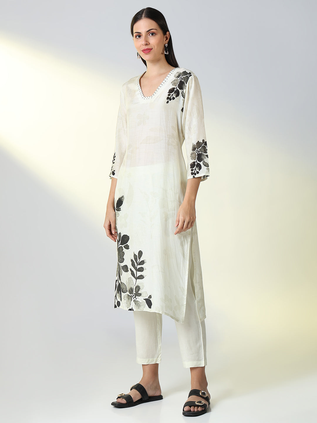 Women Off White Floral Straight Kurta Set with Dupatta