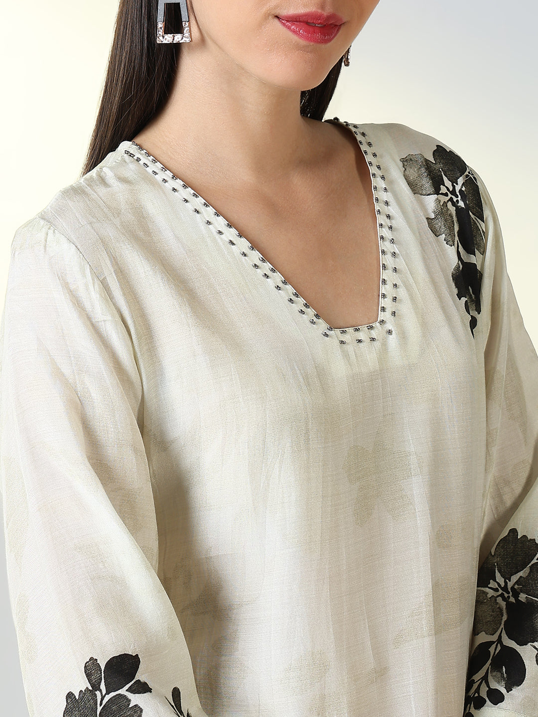 Women Off White Floral Straight Kurta Set with Dupatta