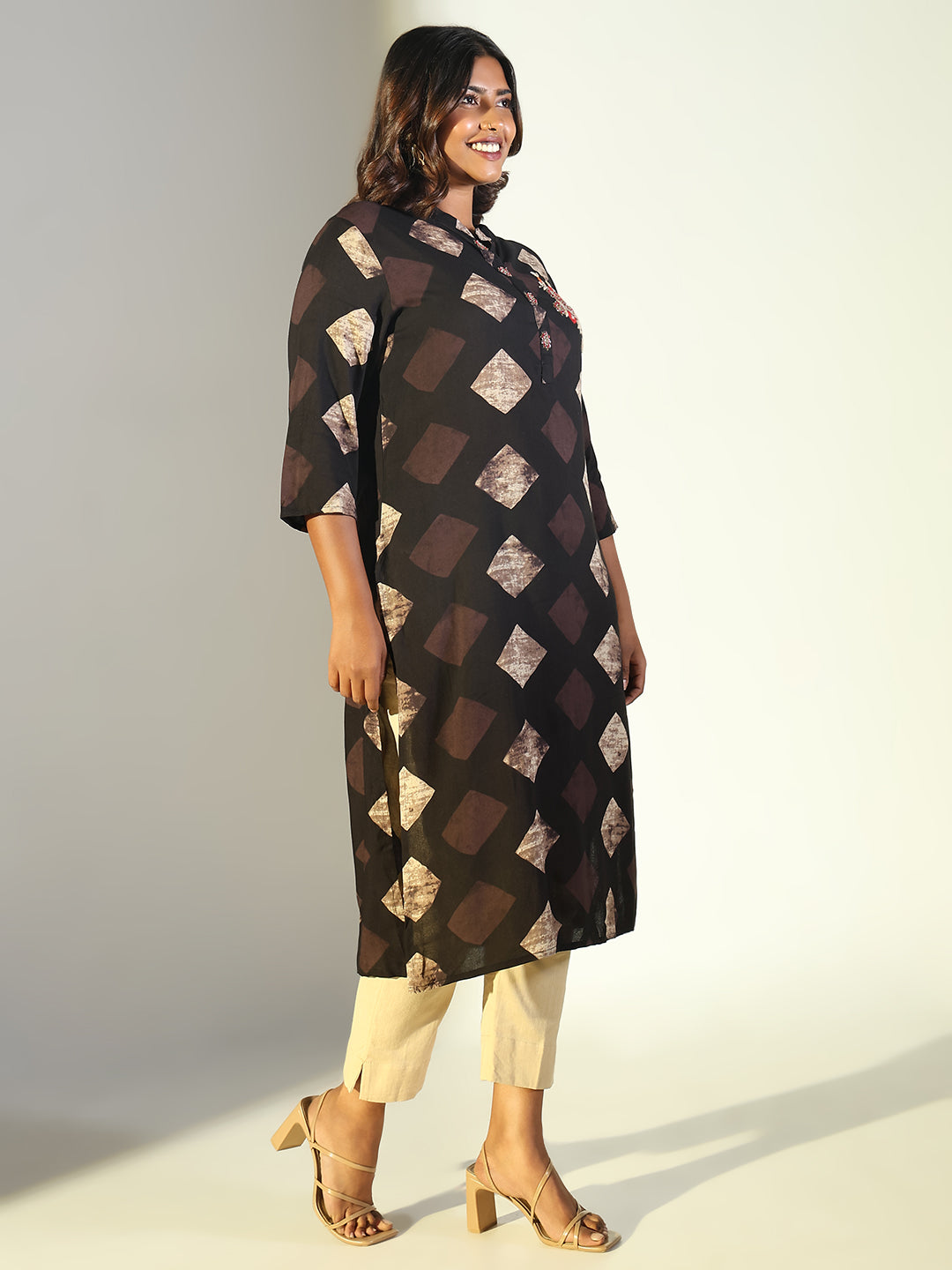 Women Black Geometric Straight Kurta