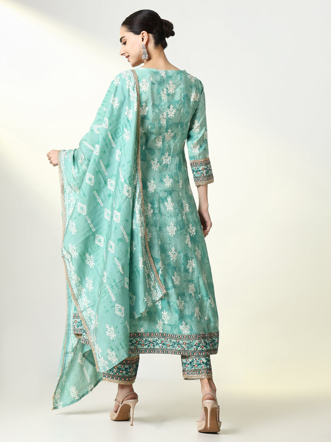 Women Floral Green Kurta Set with Dupatta and Potli Bag