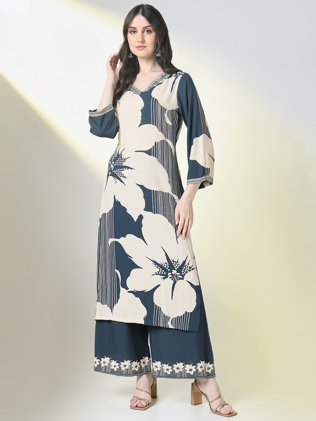 Women Teal Floral Straight Kurta Set