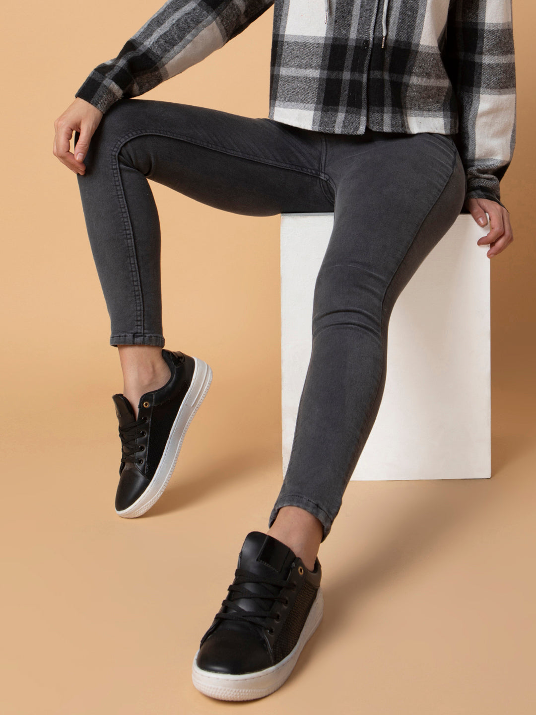 Women Grey Straight Fit Jeans