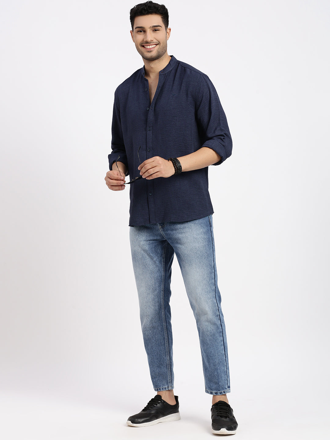 Men Navy Blue Solid Slim Fit Shirt