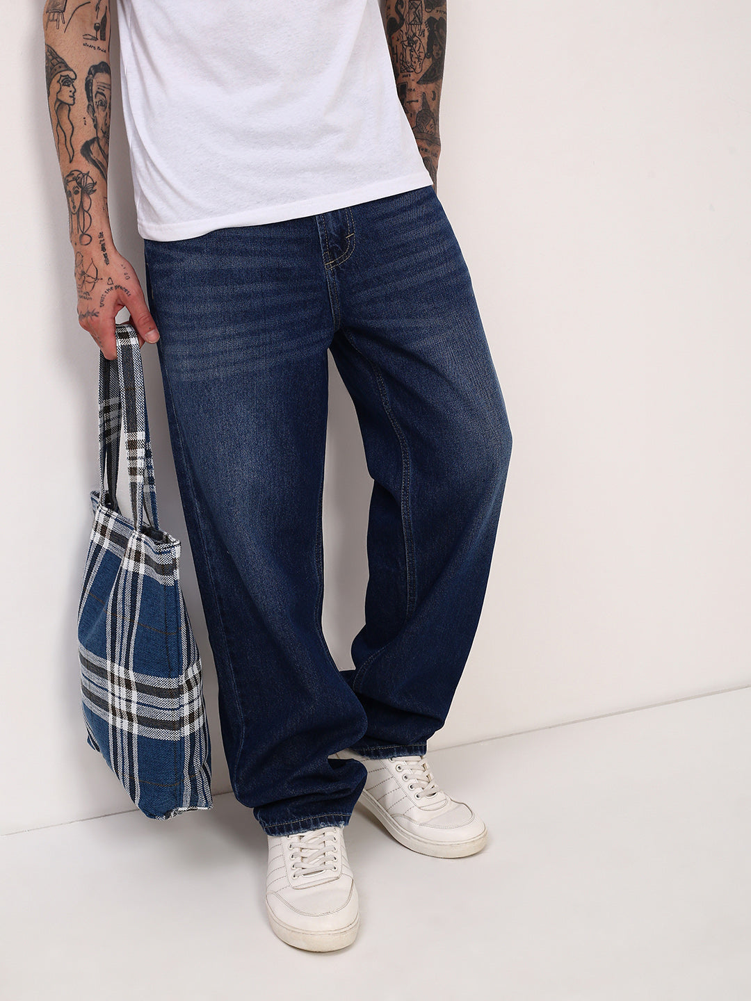 Men Blue Solid Straight Fit Jeans