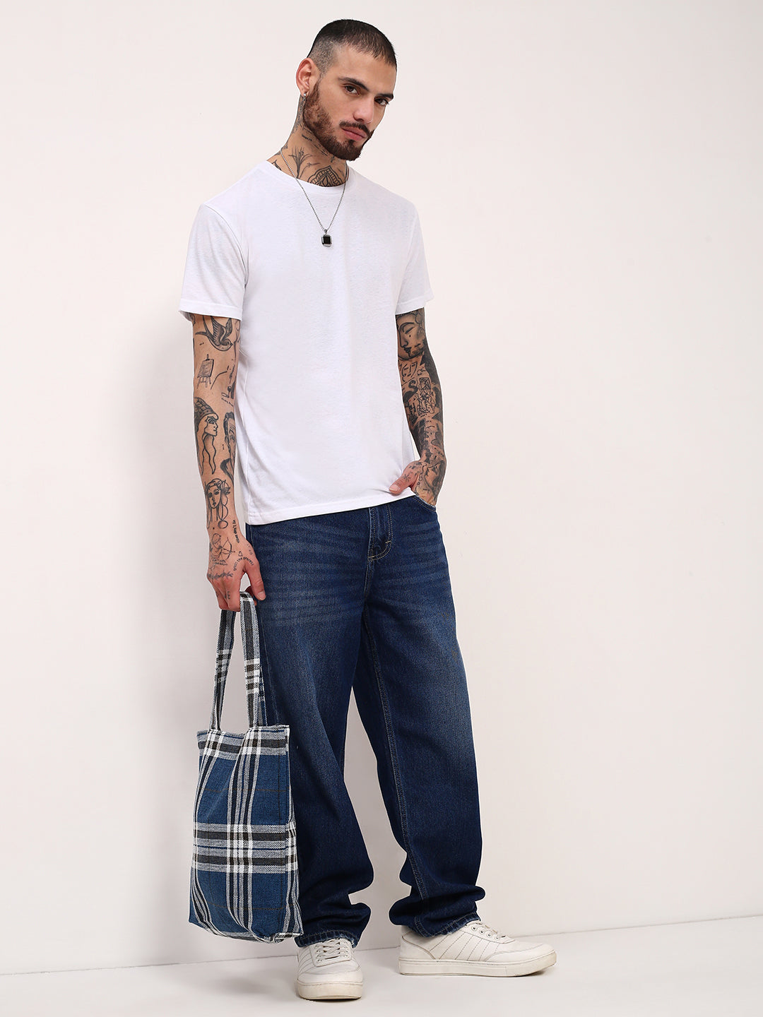 Men Blue Solid Straight Fit Jeans