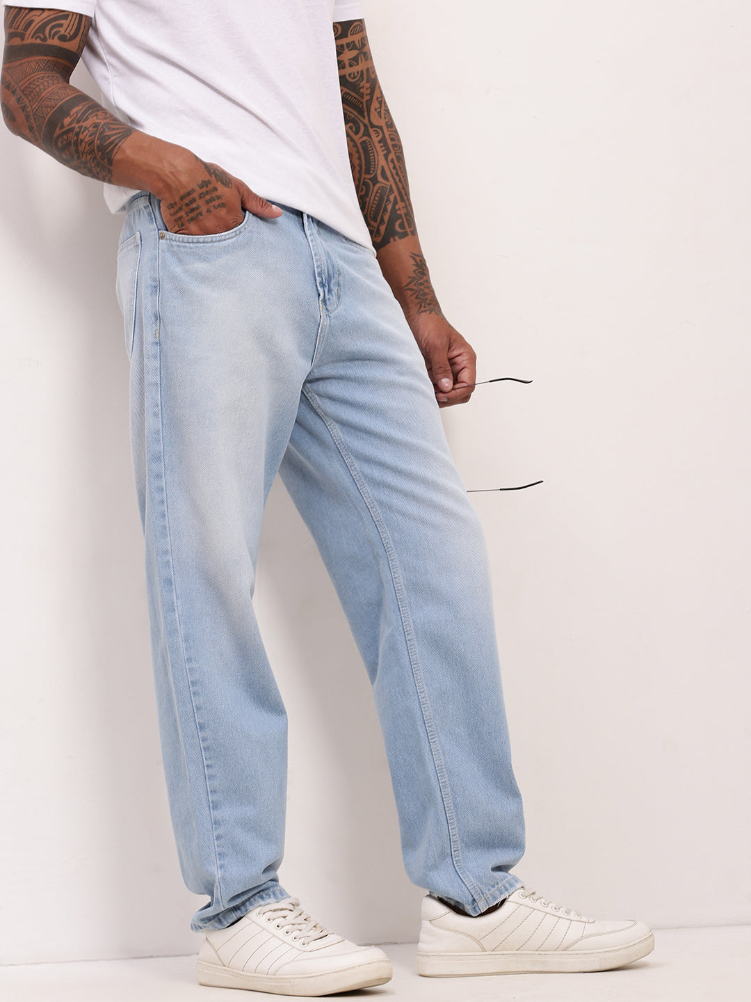 Men Blue Solid Straight Fit Jeans