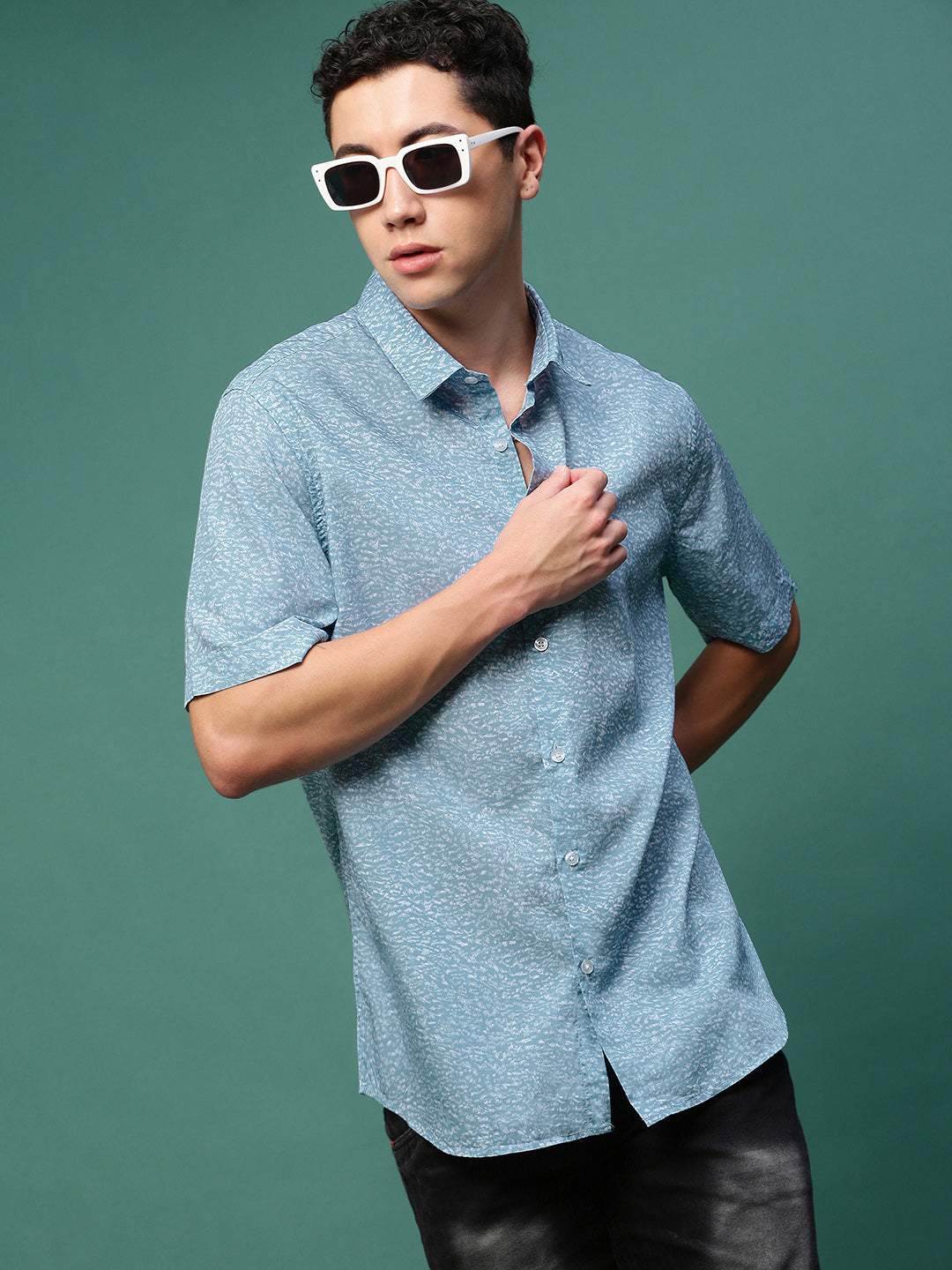 Men Blue Graphic Slim Fit Shirt