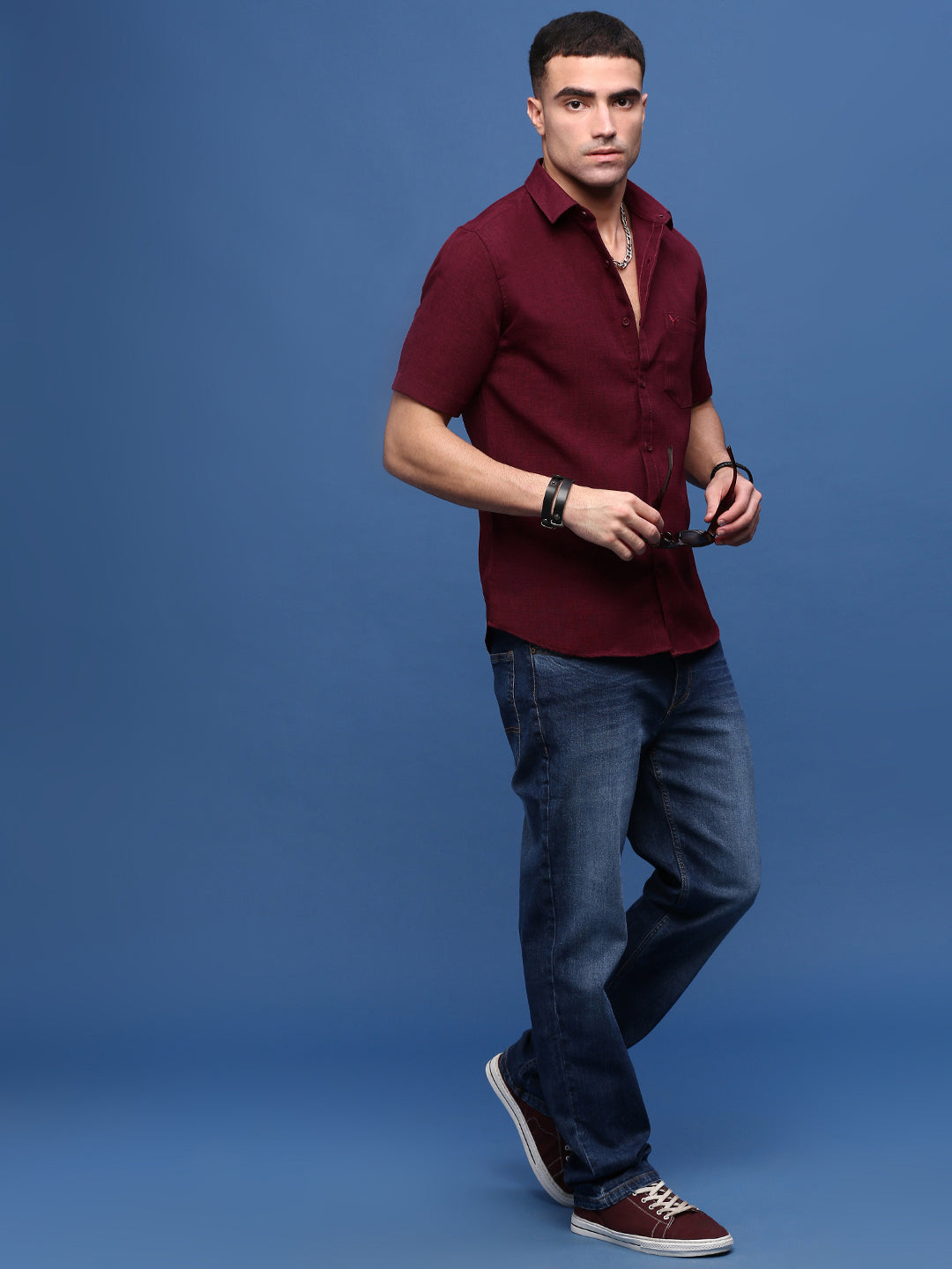 Men Burgundy Solid Slim Fit Shirt