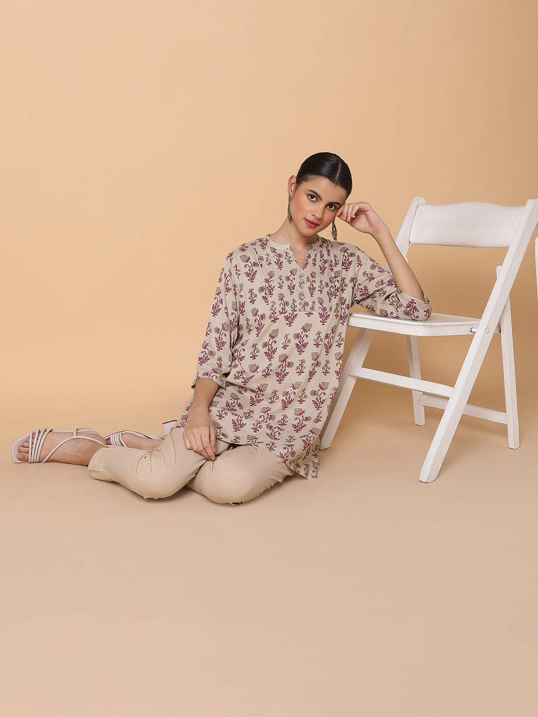 Women Floral Beige Straight Kurti