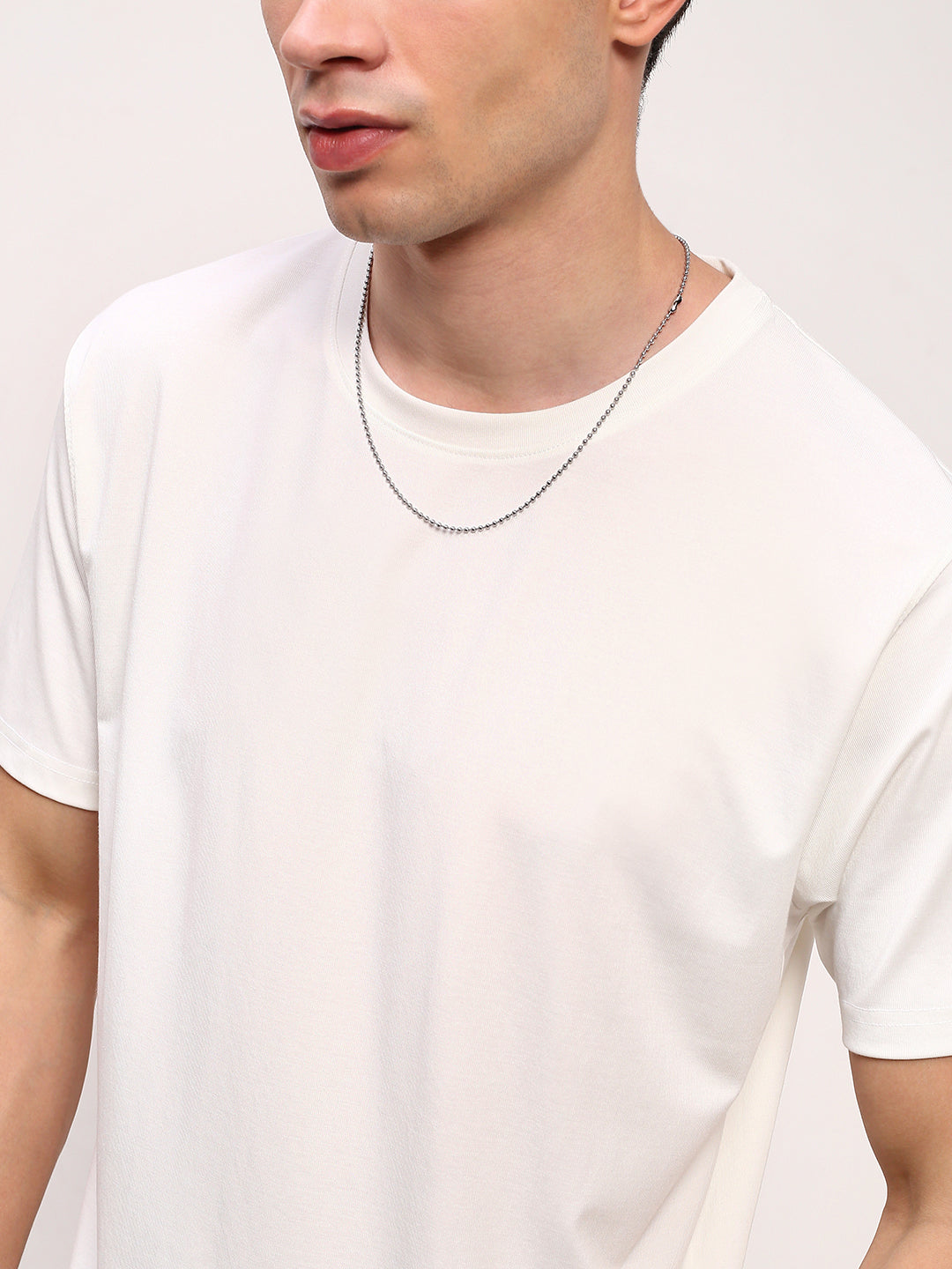 Men White Solid T Shirt