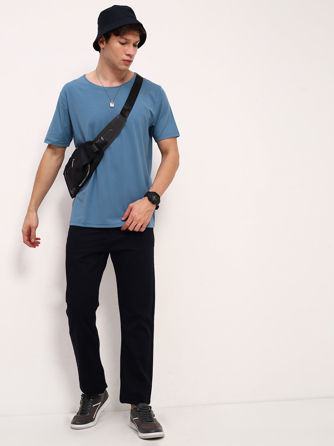 Men Blue Solid T Shirt