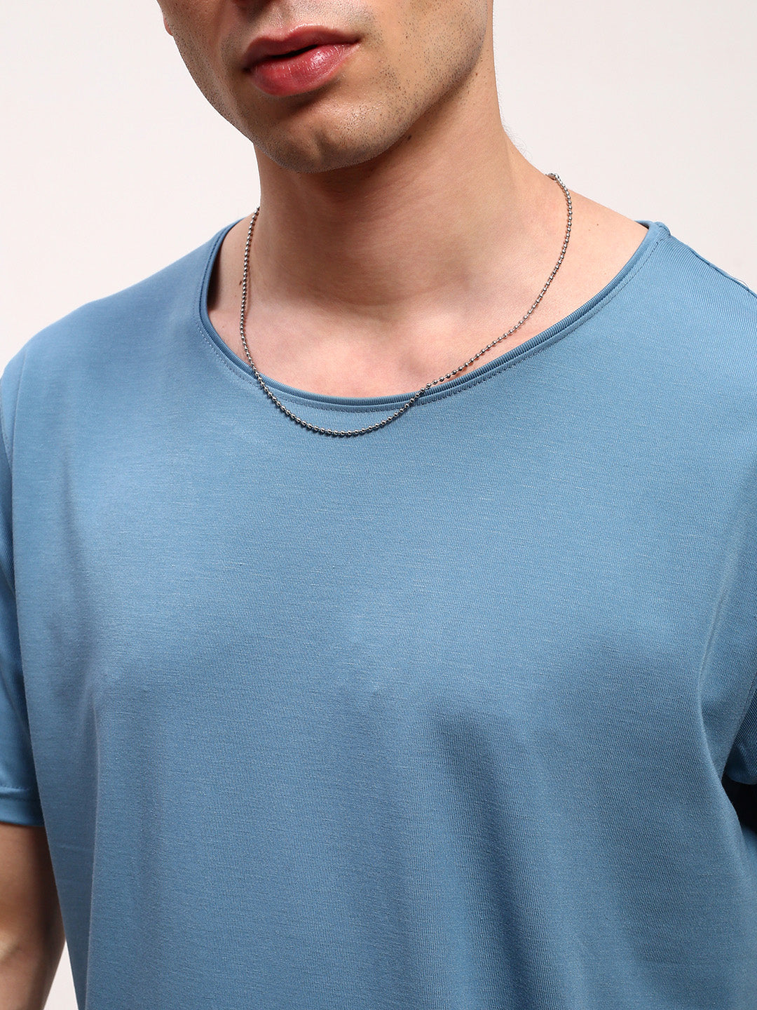 Men Blue Solid T Shirt