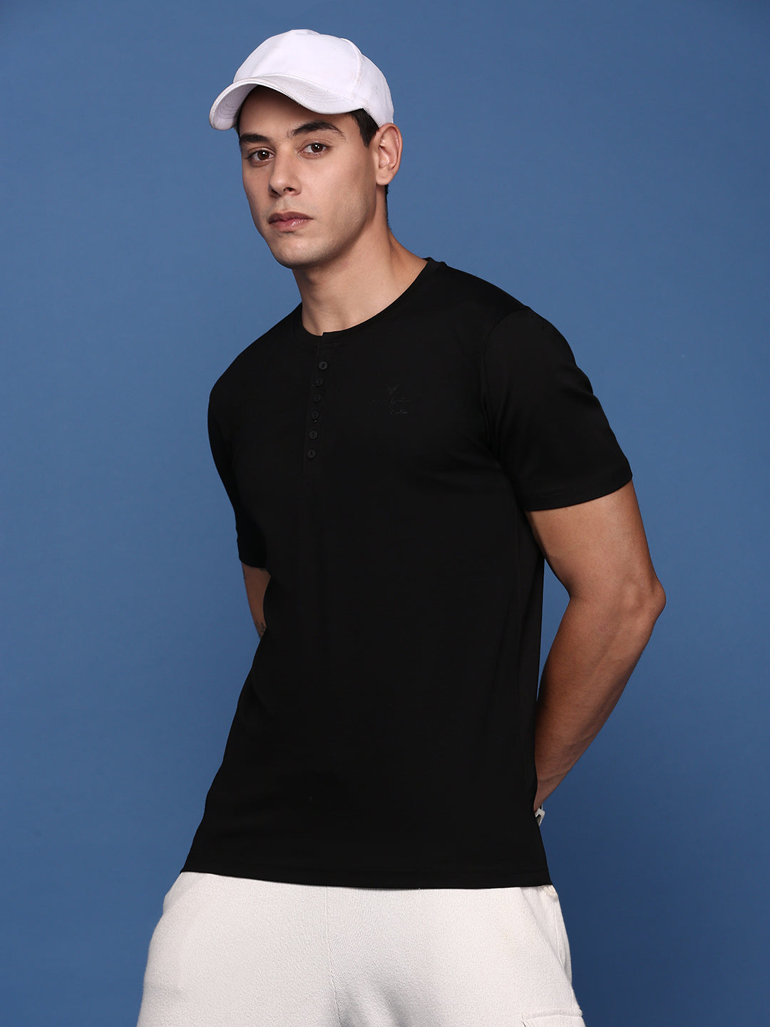 Men Solid Black Slim Fit T-Shirt