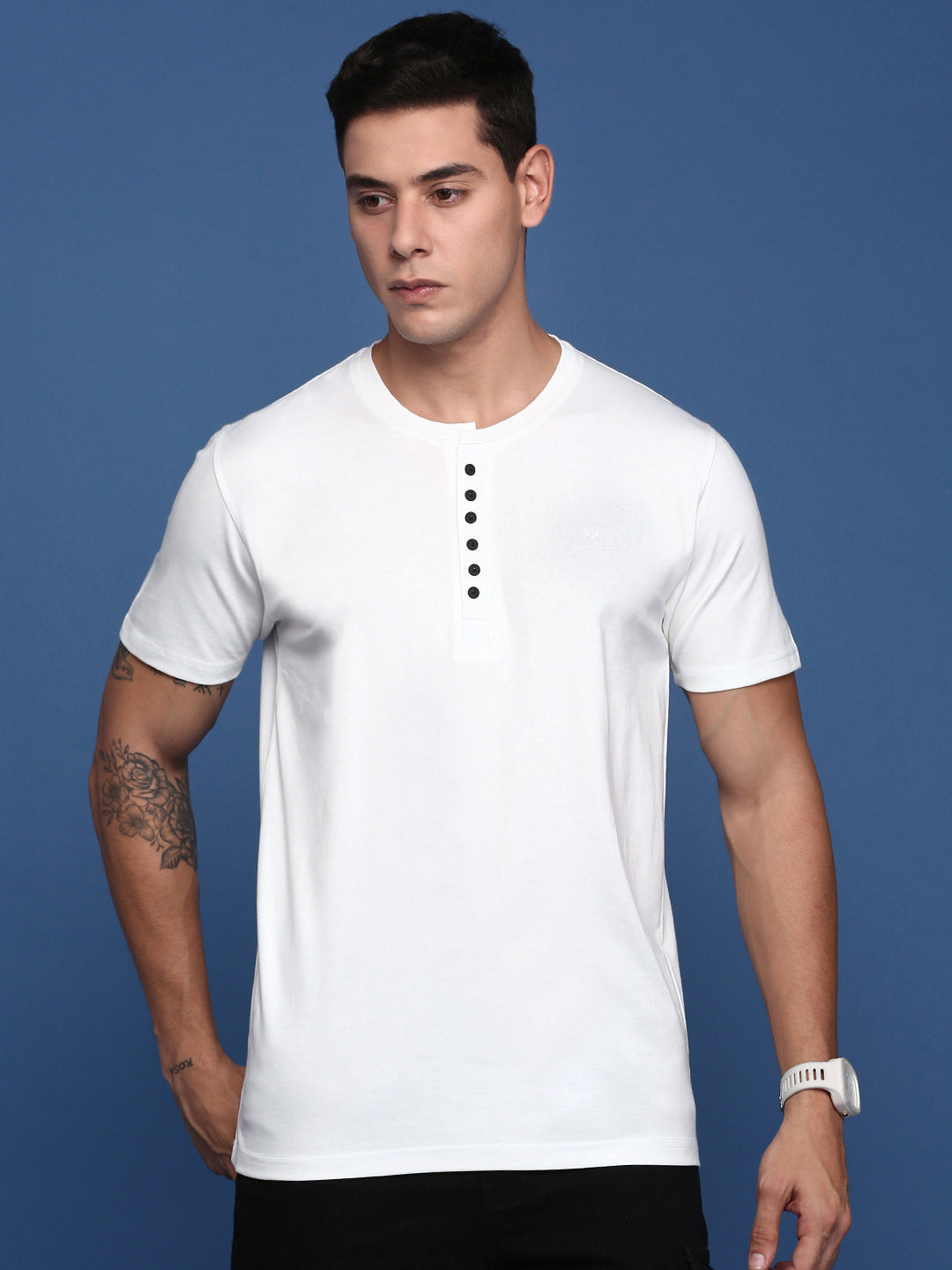 Men Solid White Slim Fit T-Shirt