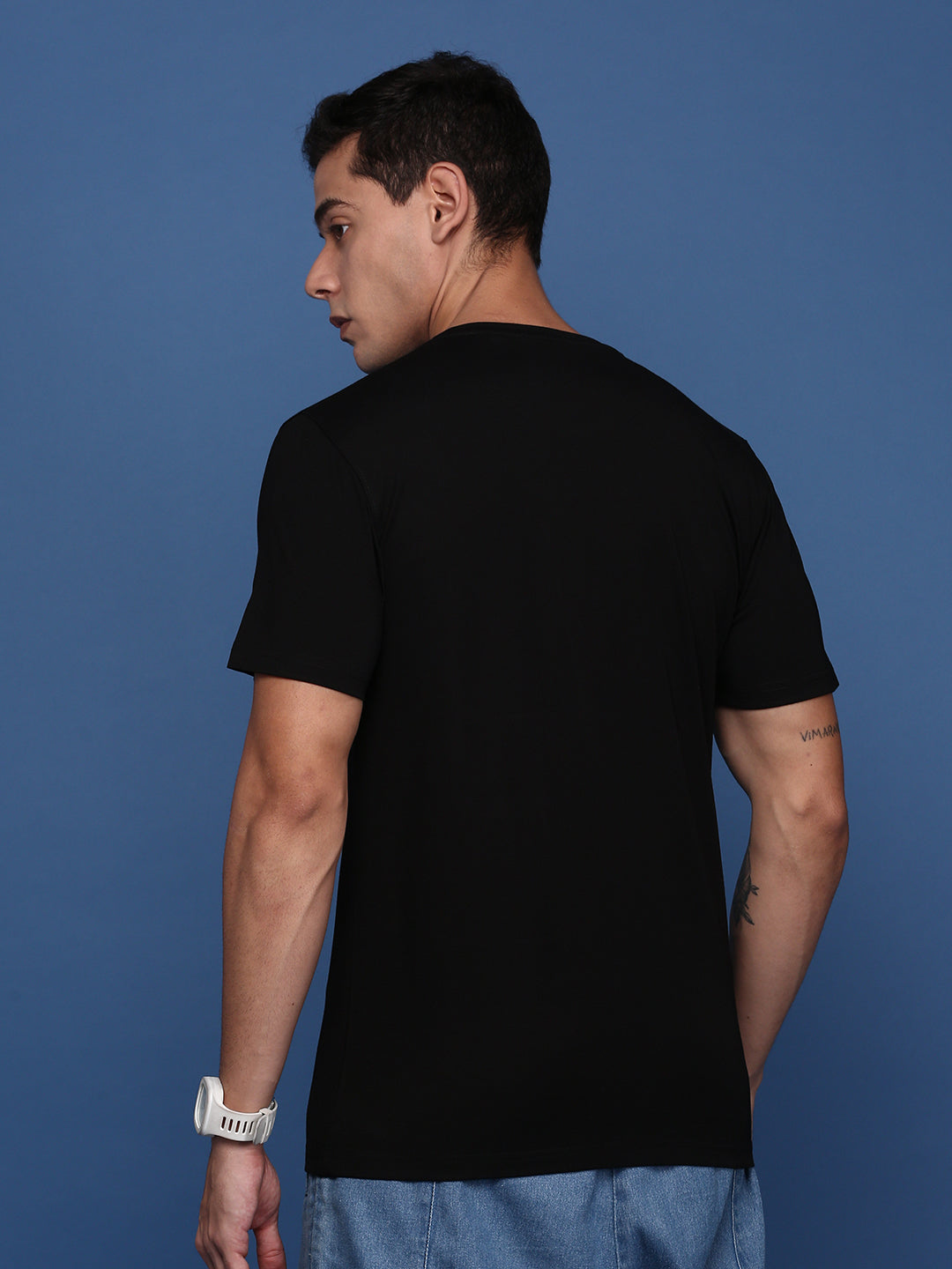 Men Solid Black Slim Fit T-Shirt