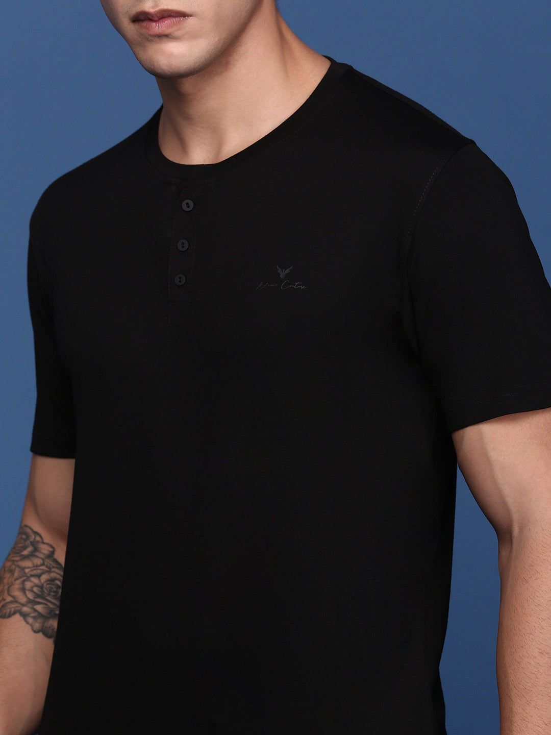 Men Solid Black Slim Fit T-Shirt