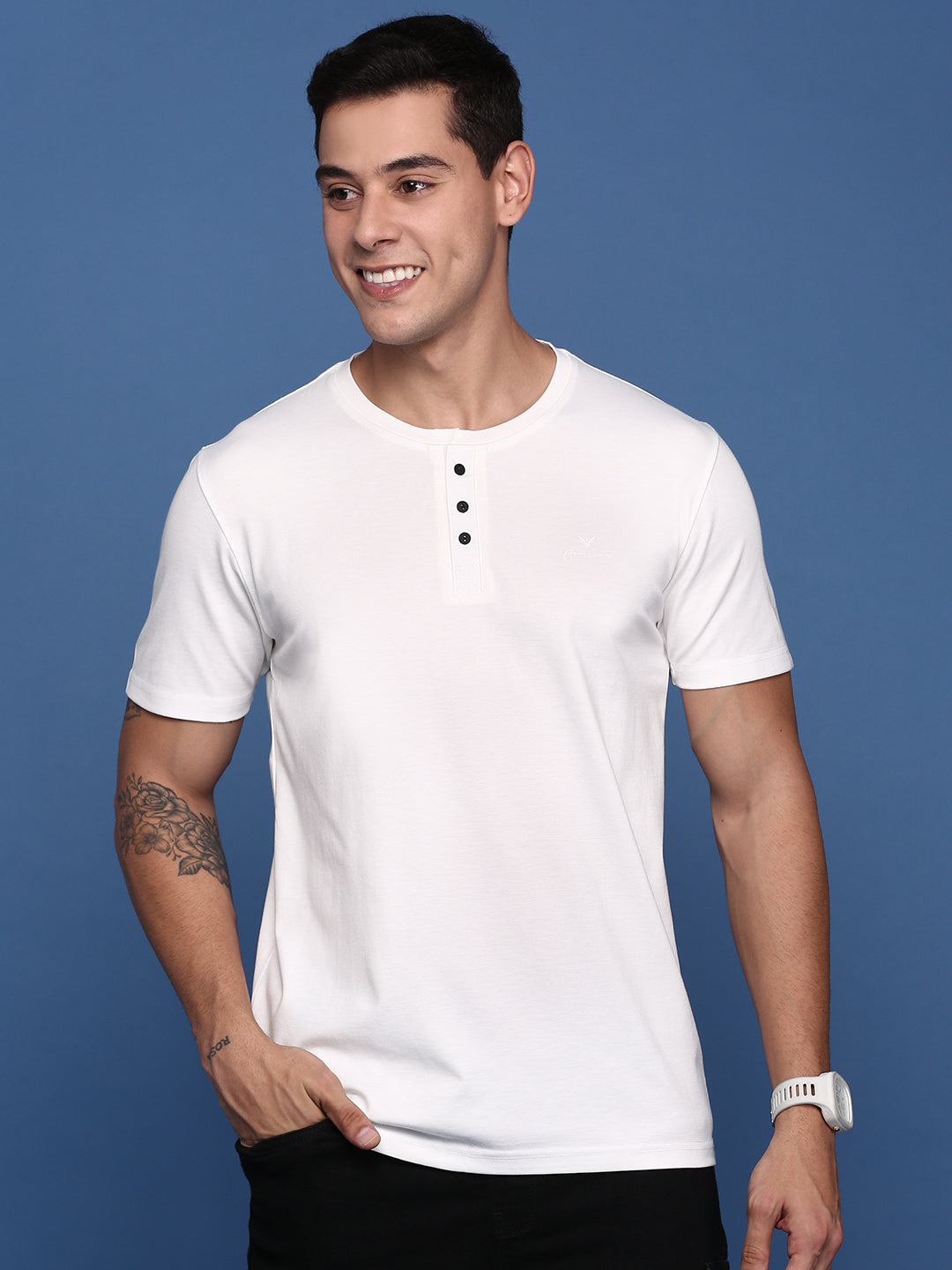 Men Solid White Slim Fit T-Shirt