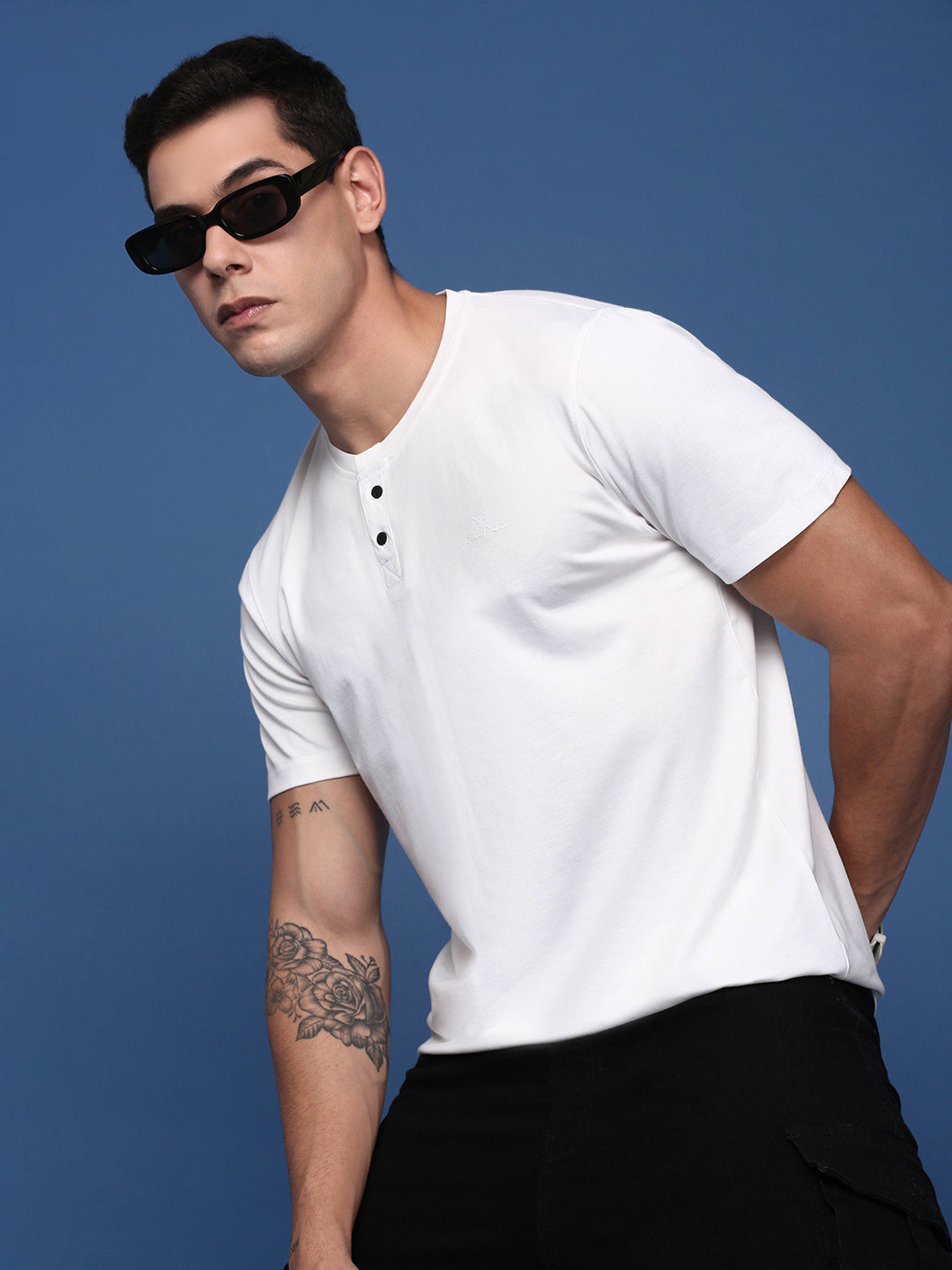 Men Solid White Slim Fit T-Shirt