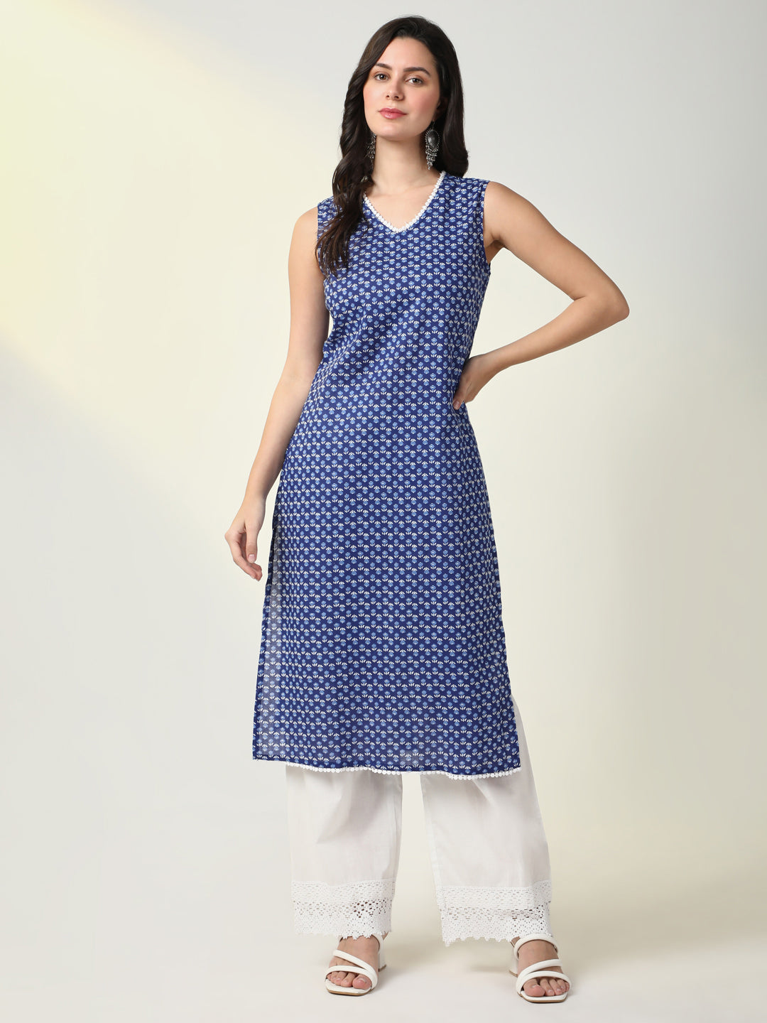 Women Blue Floral Straight Kurta Set