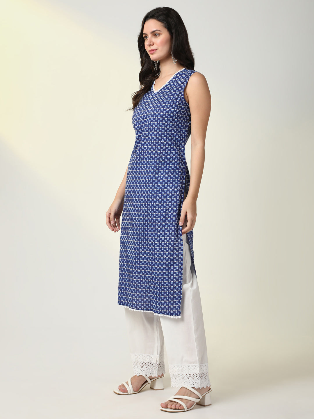 Women Blue Floral Straight Kurta Set