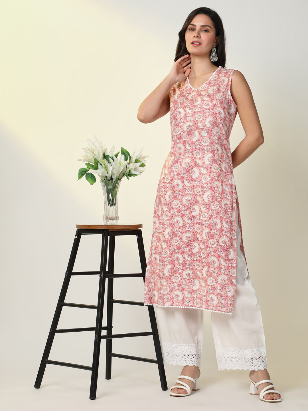 Women Pink Floral Straight Kurta Set